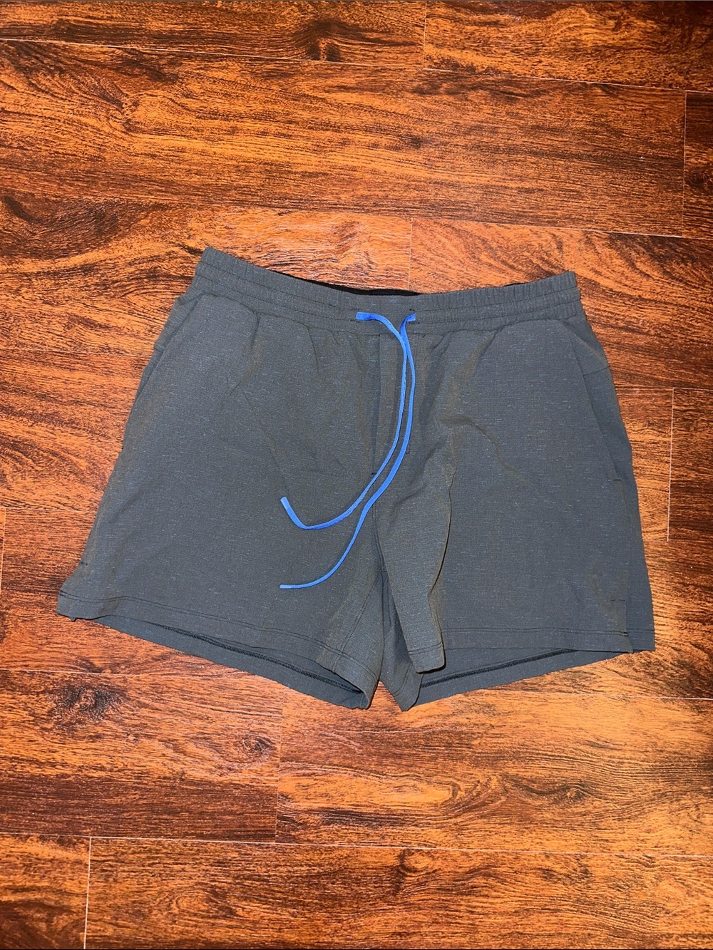 lululemon pool short 5” lined men’s size Medium